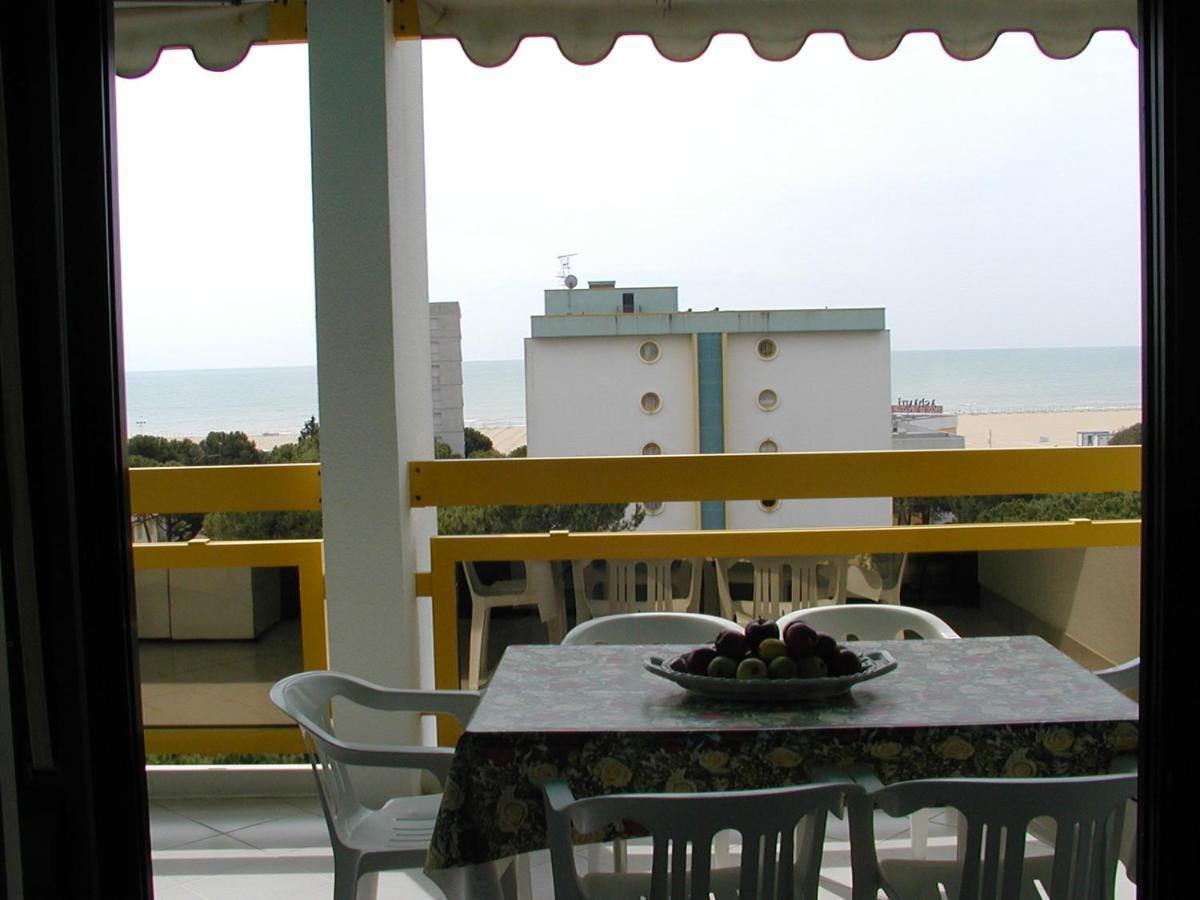 Complesso Solarium Apartment Bibione Bagian luar foto