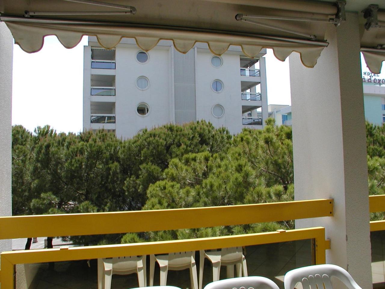 Complesso Solarium Apartment Bibione Bagian luar foto
