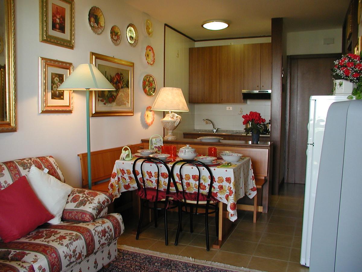 Complesso Solarium Apartment Bibione Bagian luar foto