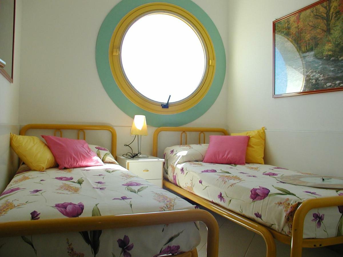 Complesso Solarium Apartment Bibione Bagian luar foto