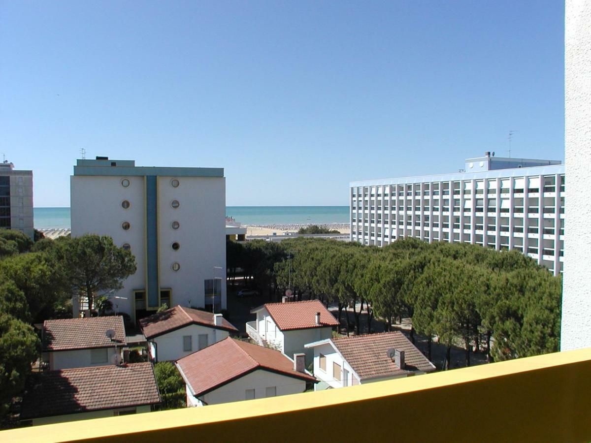 Complesso Solarium Apartment Bibione Bagian luar foto