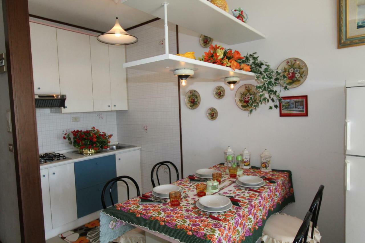 Complesso Solarium Apartment Bibione Bagian luar foto