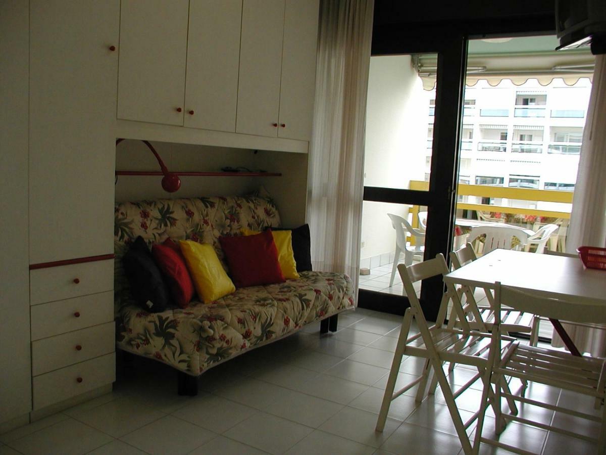 Complesso Solarium Apartment Bibione Bagian luar foto