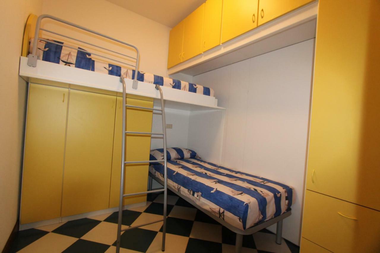 Complesso Solarium Apartment Bibione Bagian luar foto