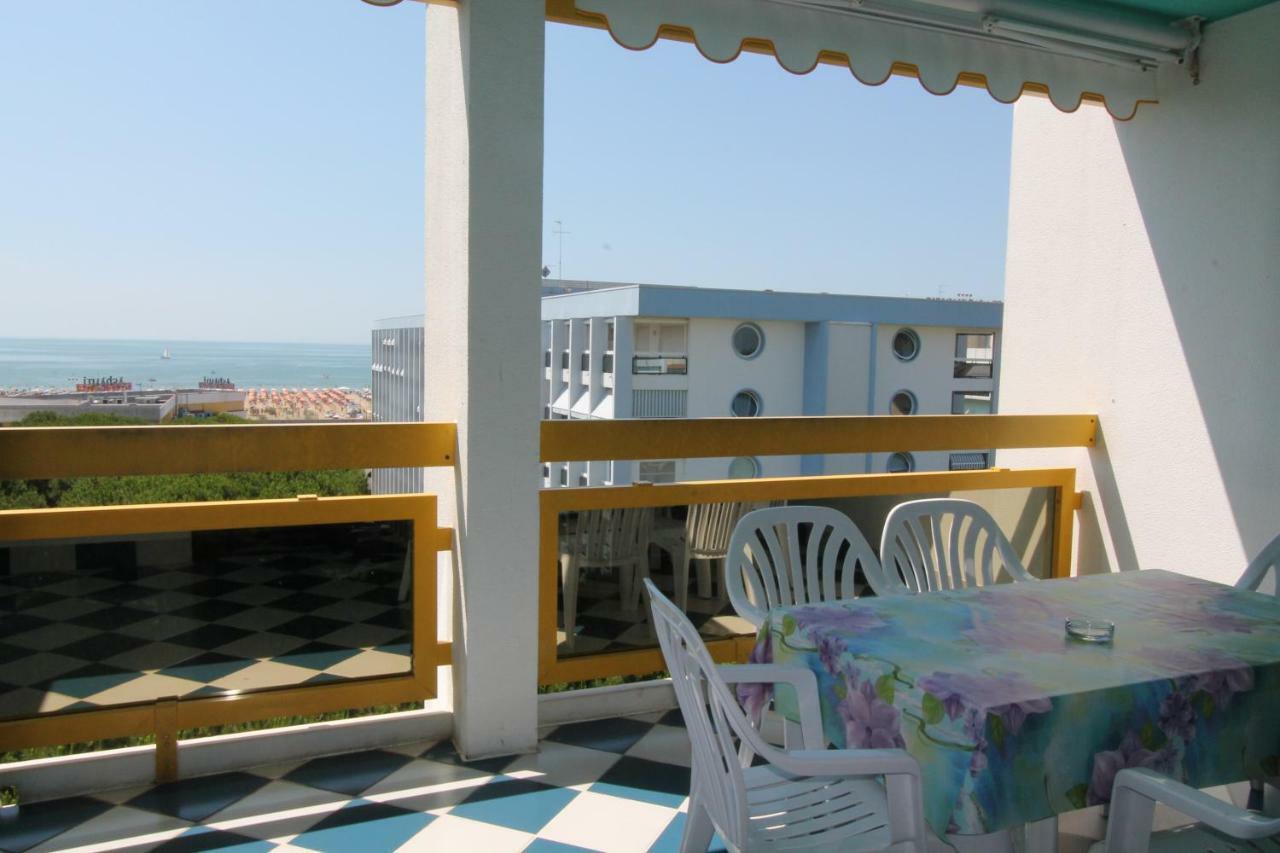 Complesso Solarium Apartment Bibione Bagian luar foto