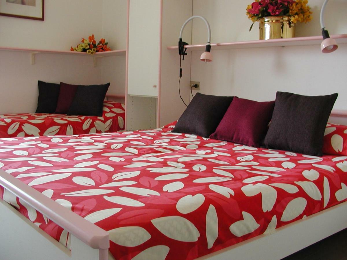 Complesso Solarium Apartment Bibione Bagian luar foto