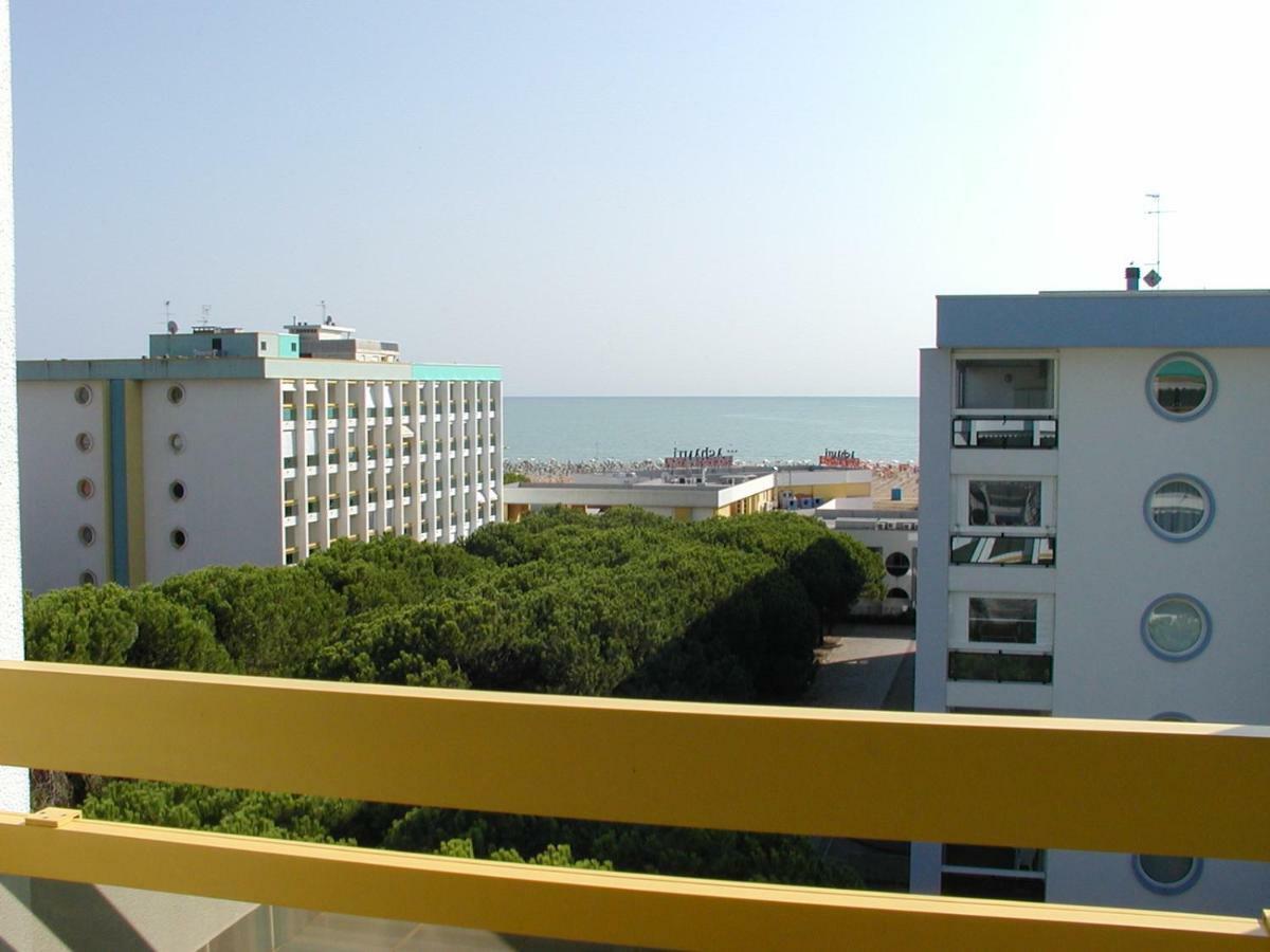 Complesso Solarium Apartment Bibione Bagian luar foto