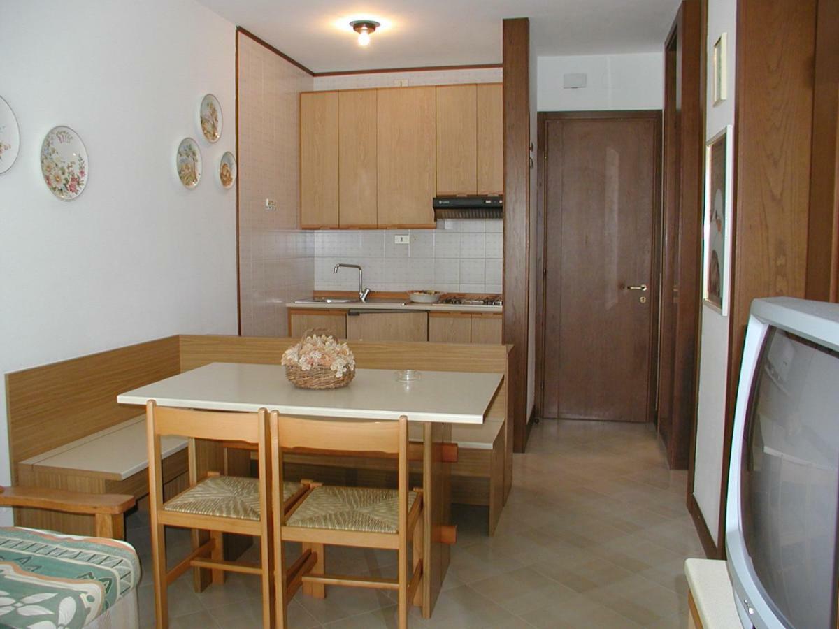 Complesso Solarium Apartment Bibione Bagian luar foto